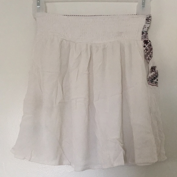 Unique embroidered skirt! - Picture 2 of 3